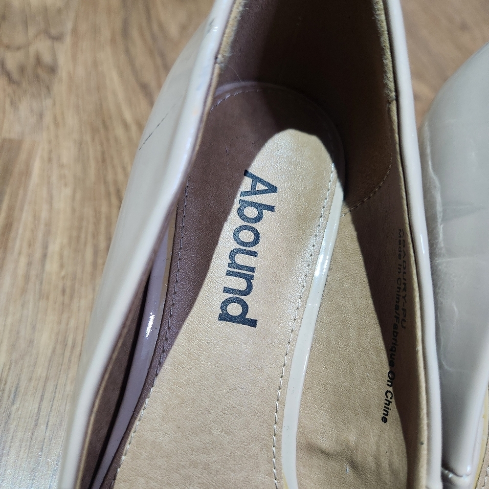 Abound Women's Cream Pumps, Size 5.5M - Picture 2 of 10